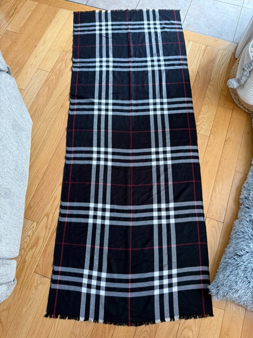 $650 Retail Burberry Nova Check Cashmere Scarf Black Classic Plaid Fringe - Picture 2 of 5